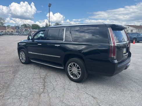 Used 2020 Cadillac Escalade ESV 4WD image 5