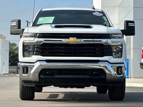Used 2024 Chevrolet Silverado 2500 LT AWD/4WD image 9