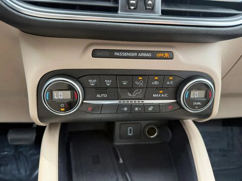 Used 2020 Ford Escape Titanium AWD/4WD image 22