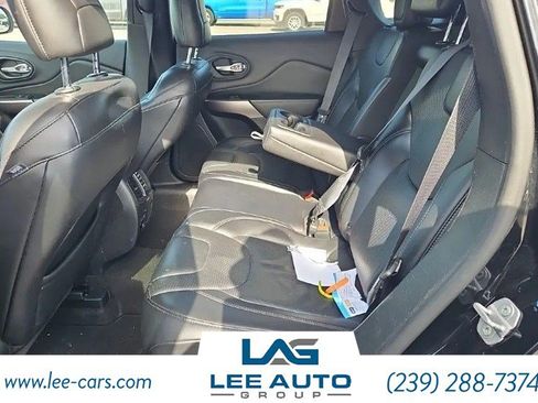 Used 2019 Jeep Cherokee Limited AWD/4WD image 4