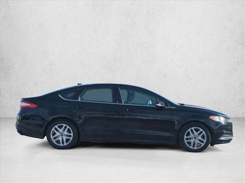 Used 2016 Ford Fusion SE image 4