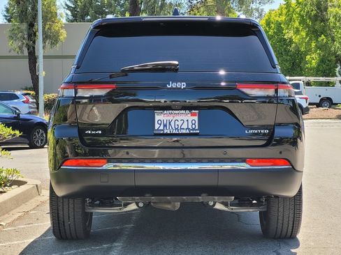 Used 2025 Jeep Grand Cherokee Limited AWD/4WD image 5
