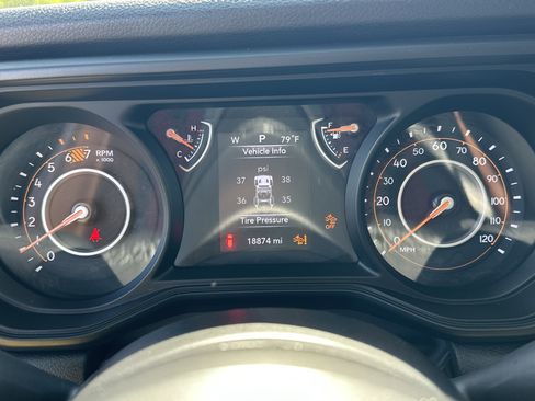 Used 2025 Jeep Wrangler Unlimited Sport AWD/4WD image 27
