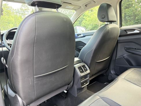 Used 2023 Volkswagen Taos SE w/ Panoramic Sunroof Package AWD/4WD image 26
