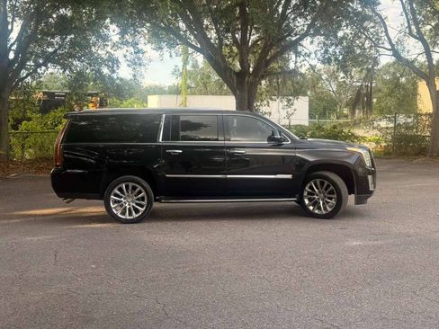 Used 2018 Cadillac Escalade ESV Luxury RWD image 4