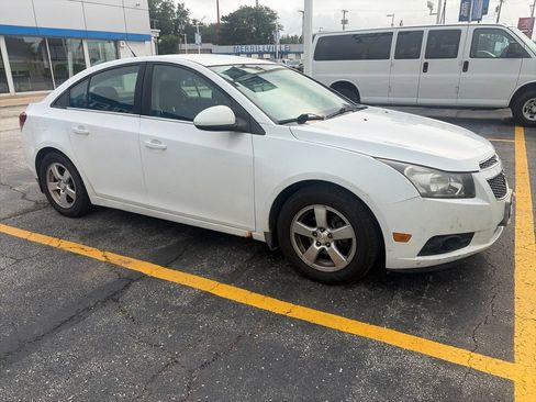 Used 2014 Chevrolet Cruze LT FWD image 2