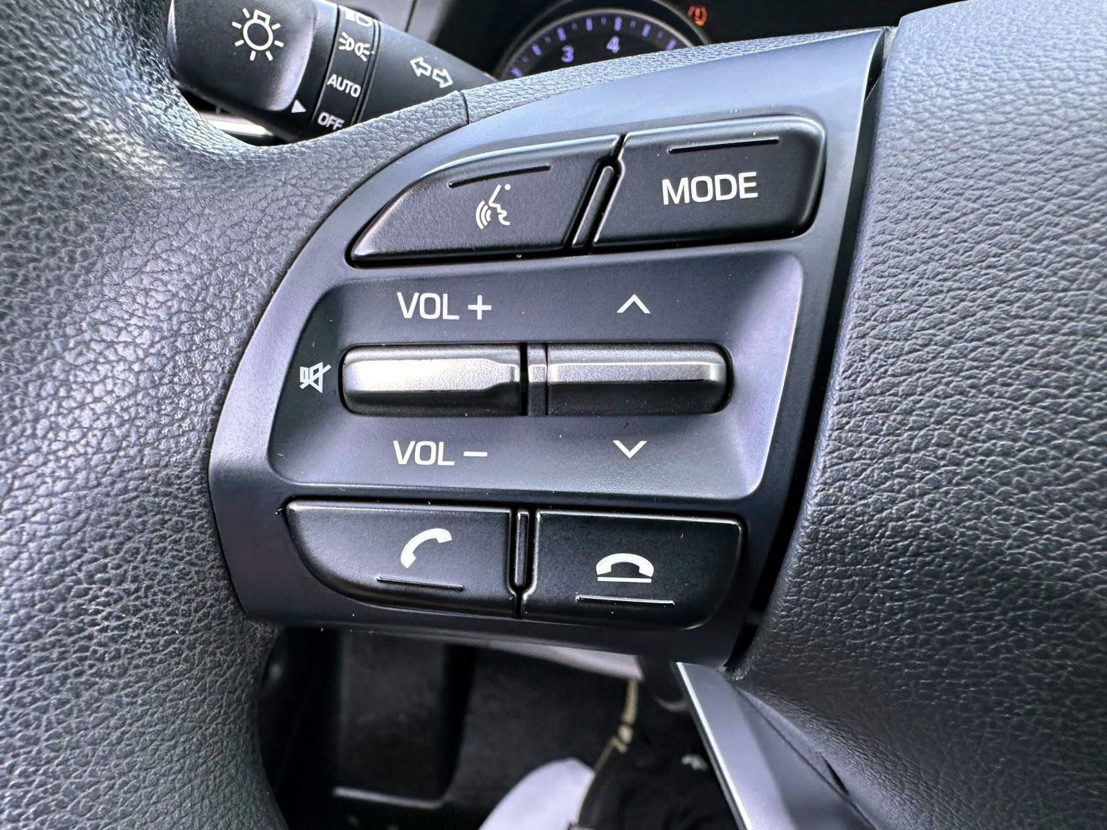 Used 2020 Hyundai Elantra SEL FWD image 15