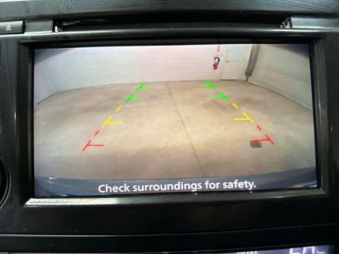 Used 2018 Nissan Rogue SV FWD image 23