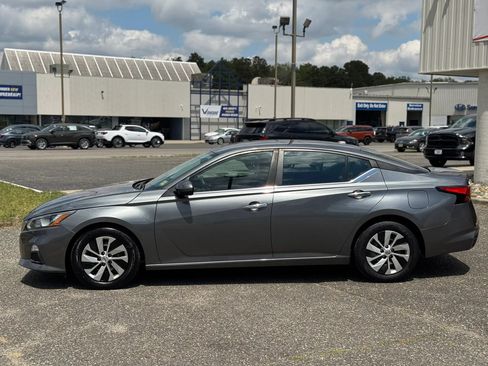 Used 2019 Nissan Altima 2.5 S FWD image 2