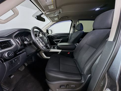 Used 2019 Nissan Titan SV w/ SV Convenience Package AWD/4WD image 31