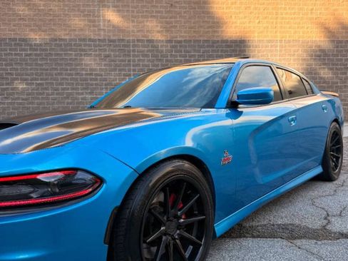 Used 2016 Dodge Charger R/T Scat Pack w/ Technology Group RWD image 5