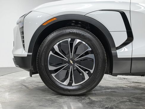 Used 2024 Chevrolet Blazer EV LT AWD/4WD image 3