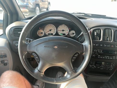 Used 2004 Chrysler Town & Country Touring w/ Leather Interior Group FWD image 11