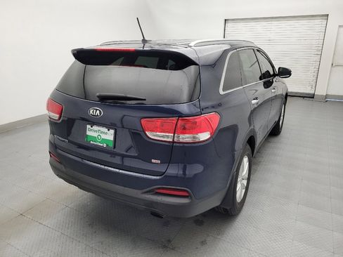 Used 2017 Kia Sorento FWD image 9
