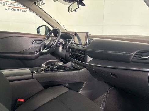 Used 2023 Nissan Rogue S image 28