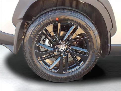 Certified 2026 Toyota Corolla Cross XSE w/ Convenience Package image 8