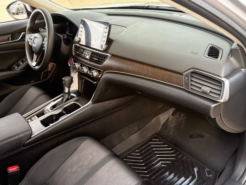 Used 2019 Honda Accord EX image 39
