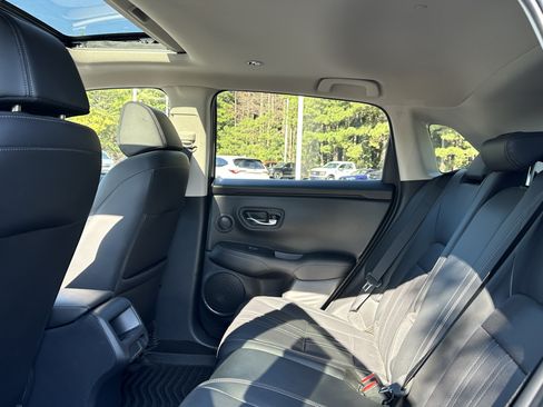 Used 2024 Honda HR-V EX-L image 9