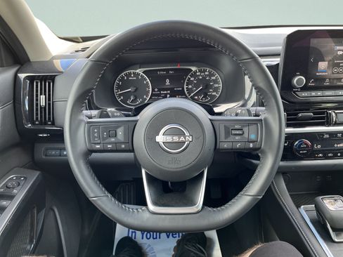 Used 2025 Nissan Pathfinder SV AWD/4WD image 19