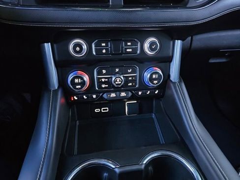 Used 2023 GMC Yukon XL SLT w/ SLT Luxury Package image 30