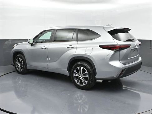 Certified 2025 Toyota Highlander XLE FWD image 27