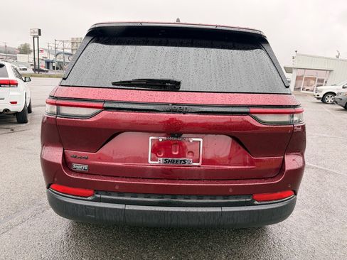 Used 2024 Jeep Grand Cherokee Altitude image 5
