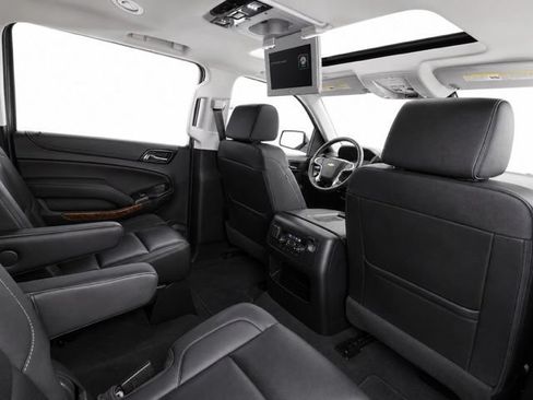 Used 2020 Chevrolet Suburban Premier AWD/4WD image 27