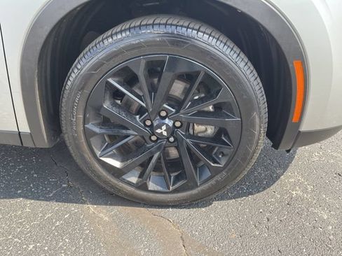 Used 2025 Mitsubishi Outlander 4WD Plug-In Hybrid image 18