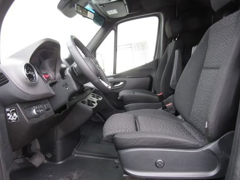 Used 2025 Mercedes-Benz Sprinter 4500 image 10