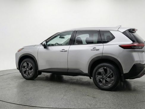 Used 2025 Nissan Rogue SV image 6