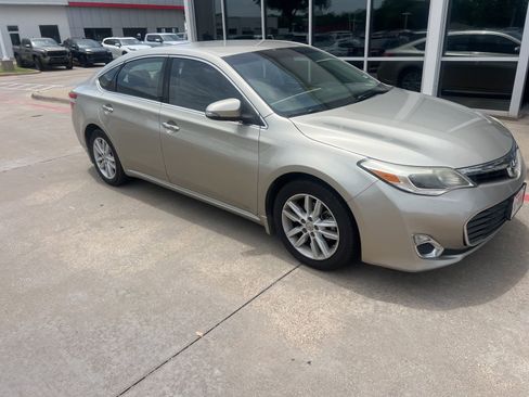 Used 2015 Toyota Avalon XLE FWD image 4