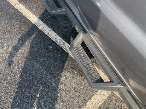 Used 2025 Nissan Frontier PRO-4X w/ Pro Premium Package image 13