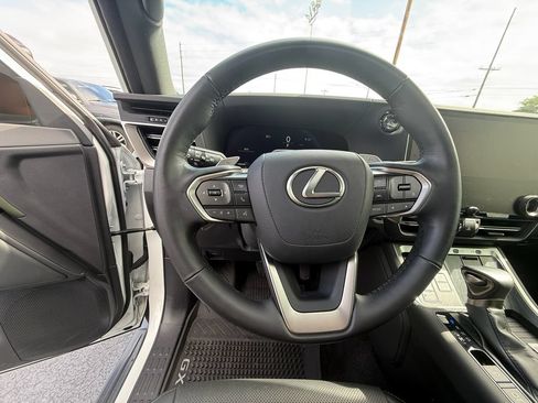 Used 2024 Lexus GX 550 AWD/4WD image 17