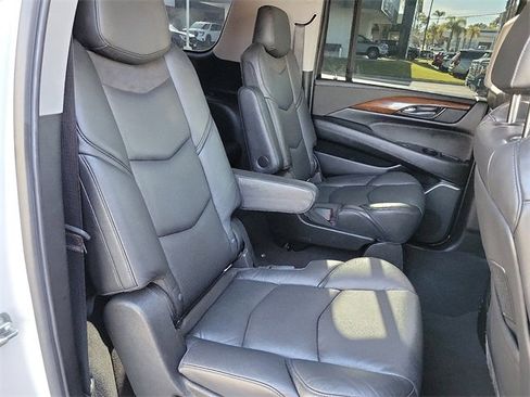 Used 2019 Cadillac Escalade ESV Luxury image 24