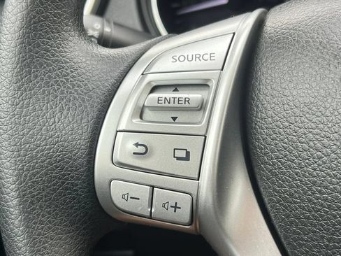 Used 2016 Nissan Rogue S FWD image 16