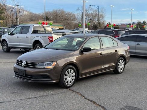 Used 2015 Volkswagen Jetta S image 4