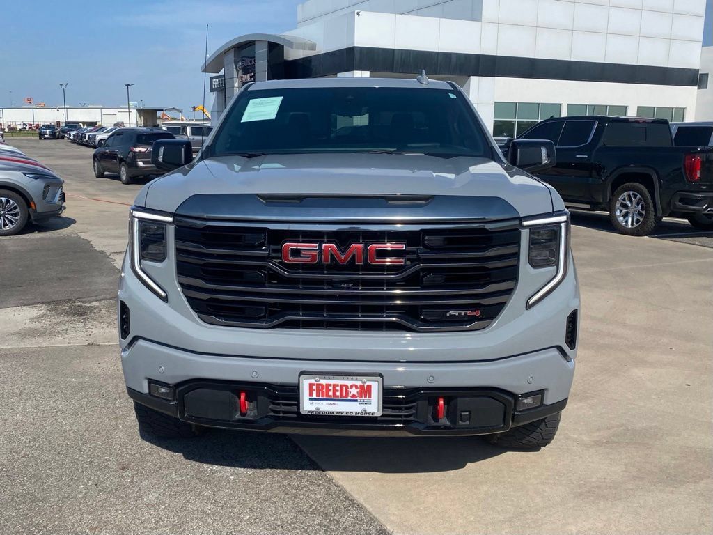 Used 2024 GMC Sierra 1500 AT4 w/ Technology Package AWD/4WD image 8