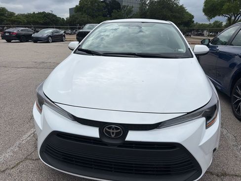 Used 2024 Toyota Corolla LE image 2