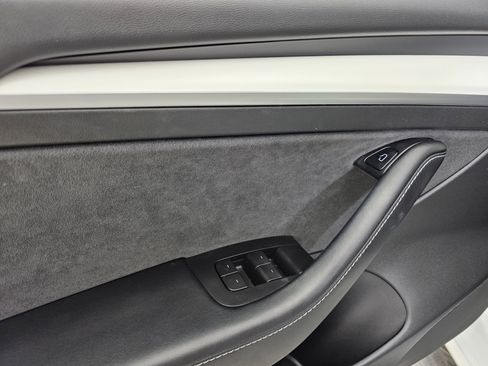 Used 2021 Tesla Model 3 Standard Range Plus image 11