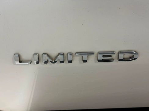 Used 2017 Ford Expedition Limited AWD/4WD image 9