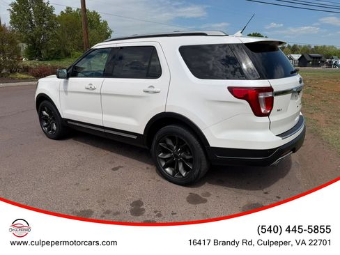 Used 2018 Ford Explorer XLT w/ Equipment Group 202A image 3