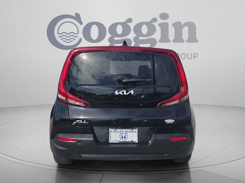 Used 2022 Kia Soul S FWD image 4