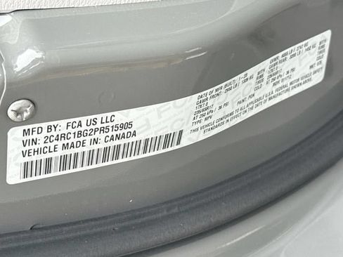 Used 2023 Chrysler Pacifica Touring-L FWD image 40