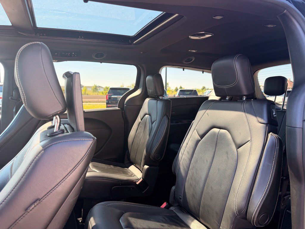 Used 2021 Chrysler Pacifica Touring-L w/ Uconnect Theater Family Group AWD/4WD image 23