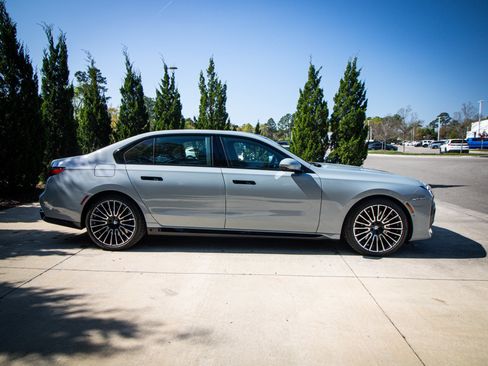 Used 2026 BMW 760i xDrive w/ Executive Package AWD/4WD image 11