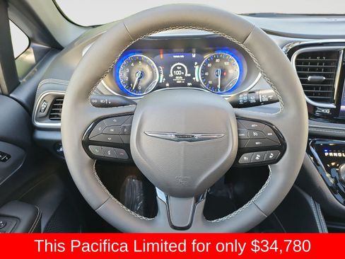 Used 2025 Chrysler Pacifica Limited FWD image 44