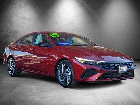 Certified 2025 Hyundai Elantra Sport w/ Cargo Package image 2