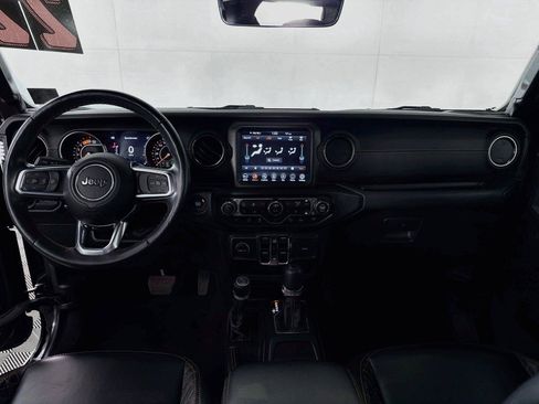 Used 2022 Jeep Wrangler Unlimited Sahara AWD/4WD image 27