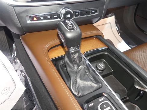 Used 2018 Volvo S90 T6 Inscription image 39