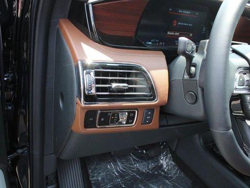 Used 2023 Lincoln Navigator Reserve RWD image 14